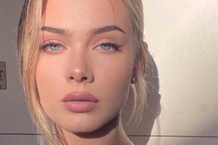 Clara, 39, a dark blonde dark-eyed european companion based in Matuizos. Offering Deep French Kissing, Erotic Massage, Striptease, Party Girl. Available for ...