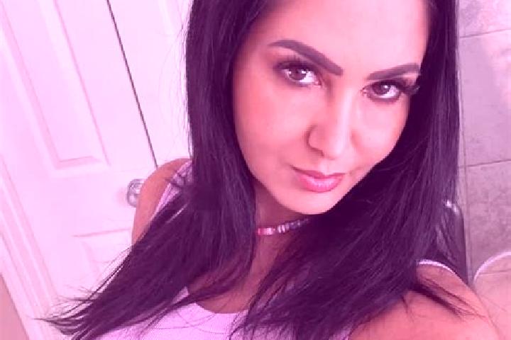 Eleanor, 20, a auburn brown-eyed latina companion based in Jalgaon Jamod. Offering Striptease, Girlfriend Experience, Fetish, Duos, A-Level. Available for in...