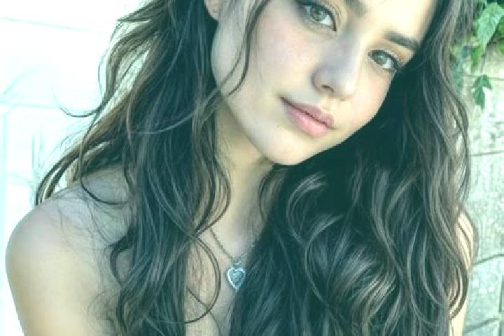 Eleanor, 20, a auburn hazel-eyed caucasian companion based in Naujininkai. Offering Travel Companion, A-Level, 69, Roleplay. Available for incall and outcall...