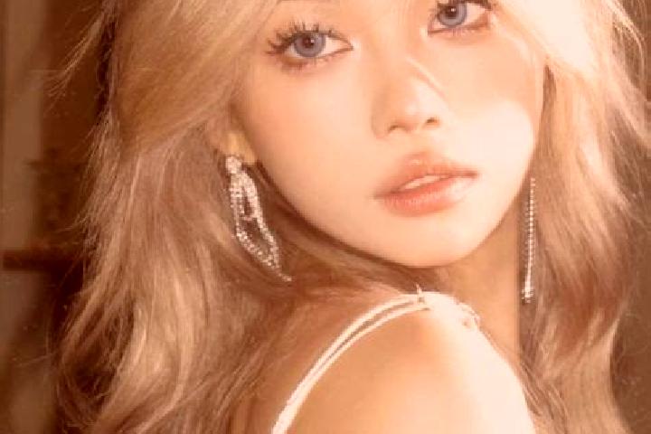 Eleanor, 20, a blonde brown-eyed asian companion based in Irigny. Offering Erotic Massage, BDSM, Domination. Available for incall and outcall, overnight book...