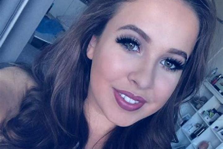 Eleanor, 20, a chestnut green-eyed caucasian companion based in Mellouleche. Offering Erotic Massage, Striptease, Prostate Massage. Available for incall and ...