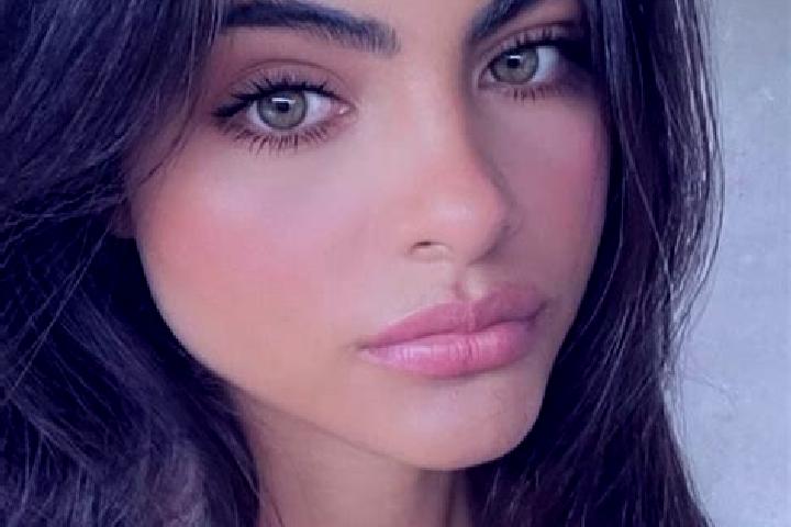 Eleanor, 21, a brunette grey-eyed indian companion based in Park Falls. Offering Dinner Date, Overnight, Striptease, Travel Companion, OWO. Available for inc...