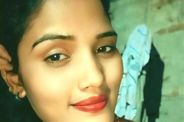 Eleanor, 21 — Escort in Kodarma, India