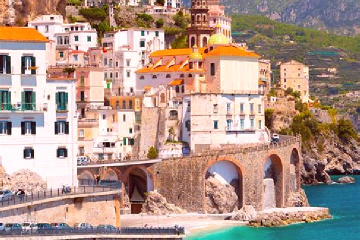 Eleanor, 21 — Escort in Roaschia, Italy