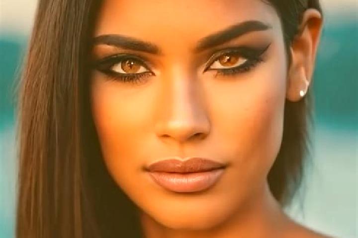 Eleanor, 23, a auburn amber-eyed latina companion based in Boquillas. Offering CIM, Couples, Prostate Massage. Available for incall and outcall, overnight bo...