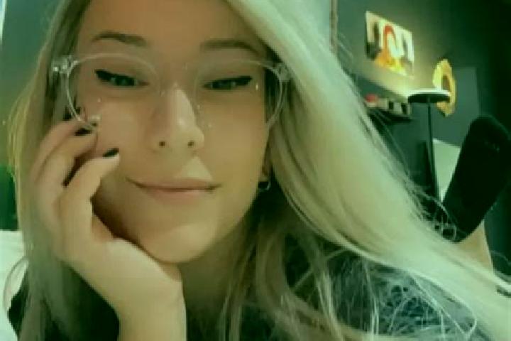 Eleanor, 23, a blonde amber-eyed ebony companion based in Santo Domingo de Los Olleros. Offering Girlfriend Experience, Party Girl, 69, A-Level, CIM. Availab...