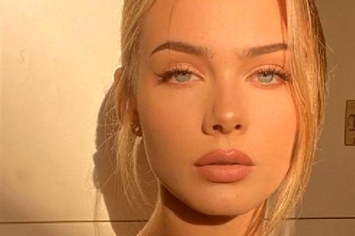 Eleanor, 23, a blonde amber-eyed european companion based in Maunula. Offering A-Level, Dinner Date, Party Girl, Striptease. Available for incall and outcall...