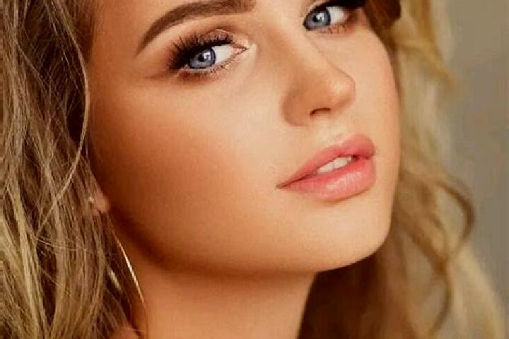 Eleanor, 23, a dark blonde blue-eyed european companion based in Rocca De Baldi. Offering Striptease, CIM, GFE. Available for incall and outcall, day and eve...