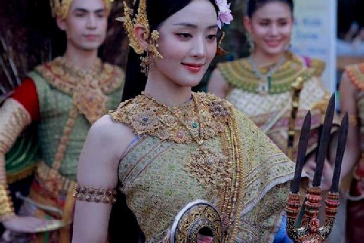 Eleanor, 23 — Escort in Tha Khanon, Thailand