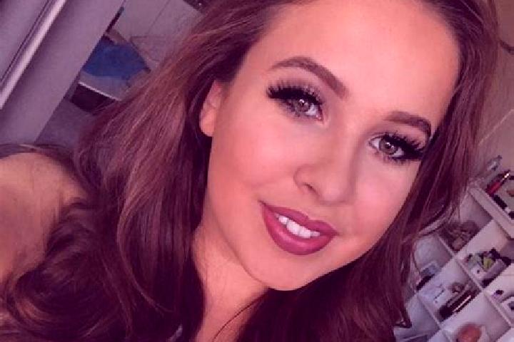 Eleanor, 24, a brunette amber-eyed asian companion based in Weiwu eryuqiwen. Offering Deep French Kissing, Girlfriend Experience, Party Girl, Duos, Overnight...