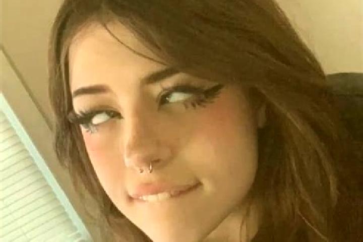 Eleanor, 24, a red green-eyed caucasian companion based in Black Point-Green Point. Offering Massage, OWO, Fetish. Available for incall and outcall, overnigh...