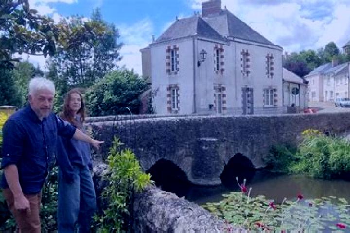 Eleanor, 24 — Escort in Parne-sur-Roc, France