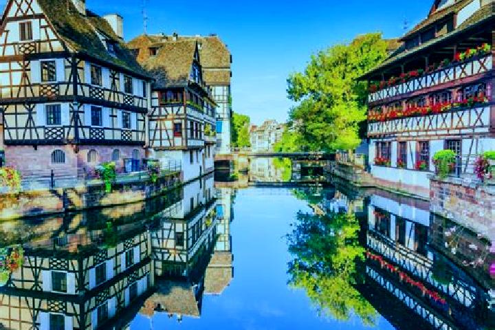 Eleanor, 25 — Escort in Kergrist, France