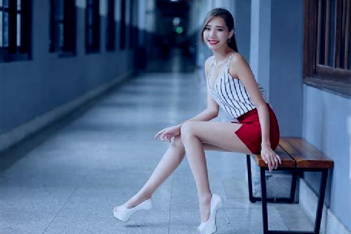 Eleanor, 26, a auburn amber-eyed asian companion based in Wanlaweyn. Offering BDSM, OWO, Travel Companion. Available for incall and outcall, day and evening ...