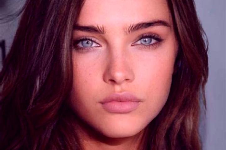 Eleanor, 27, a brunette grey-eyed caucasian companion based in Aradeo. Offering Duos, Roleplay, 69, A-Level. Available for incall and outcall, day and evenin...