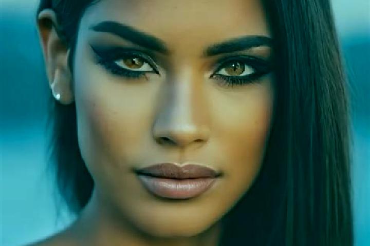 Eleanor, 27, a dark blonde amber-eyed latina companion based in Kiryu. Offering Striptease, Couples, Dinner Date. Available for incall and outcall, overnight...