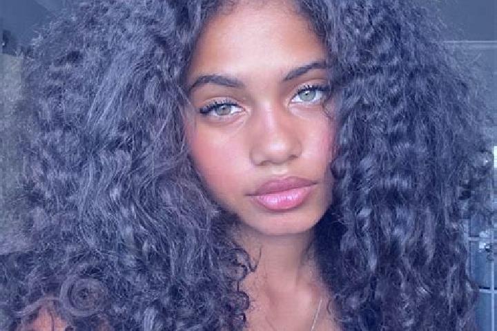 Eleanor, 29, a chestnut blue-eyed ebony companion based in Cajititlan. Offering OWO, 69, Tantra. Available for incall and outcall, day and evening dates.