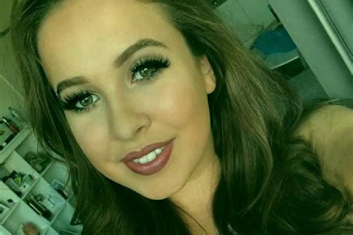 Eleanor, 30, a brunette grey-eyed mixed companion based in Saint Ignace. Offering Striptease, Erotic Massage, Dinner Date, CIM, Fetish. Available for incall ...