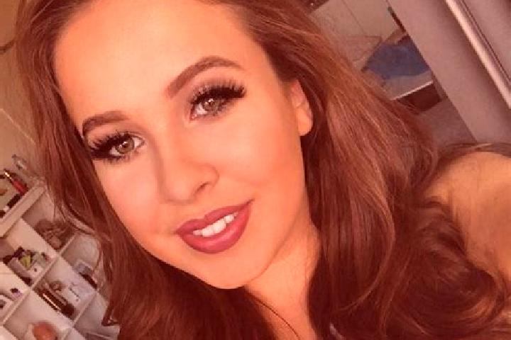 Eleanor, 32, a auburn green-eyed mediterranean companion based in Mortagne-sur-Sevre. Offering GFE, Duos, Dinner Date. Available for incall and outcall, over...