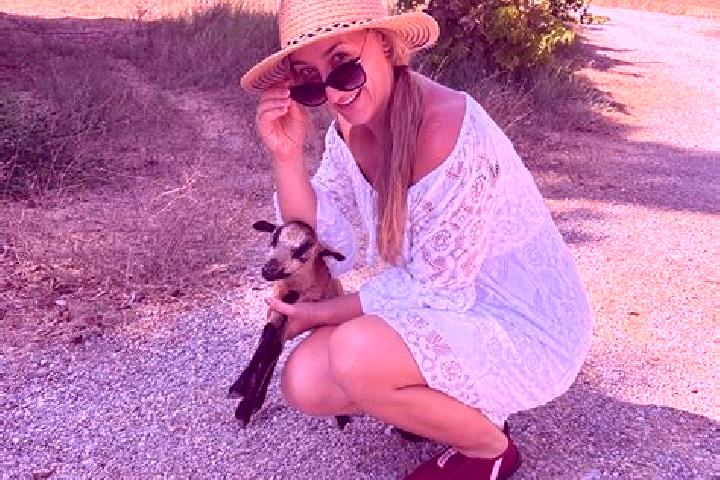 Eleanor, 32 — Escort in Kalavarda, Greece