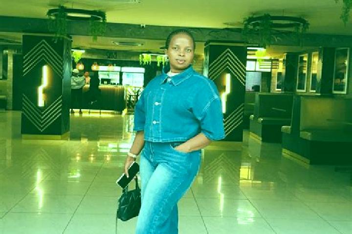 Eleanor, 34 — Escort in Cofimvaba, South Africa