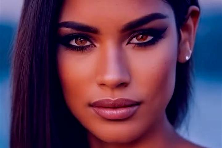 Eleanor, 35, a black dark-eyed latina companion based in Caracal. Offering CIM, Striptease, Couples, Overnight. Available for incall and outcall, overnight b...
