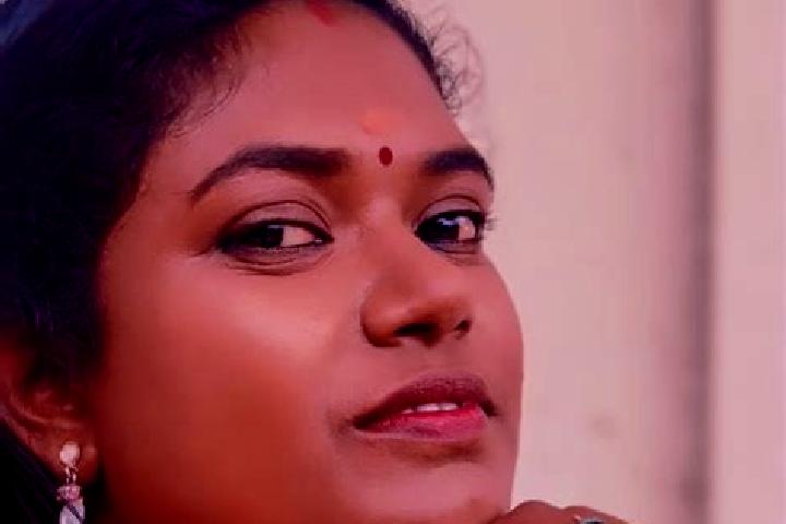 Eleanor, 35 — Escort in Muthukulam, India