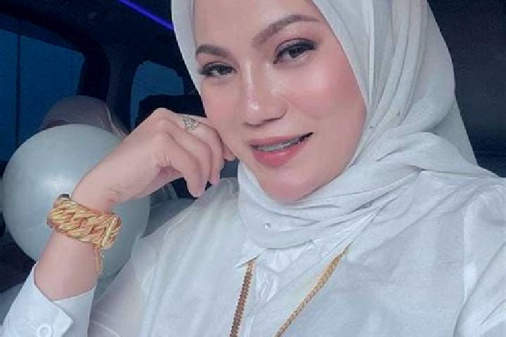 Eleanor, 36 — Escort in Wakaf Baharu, Malaysia