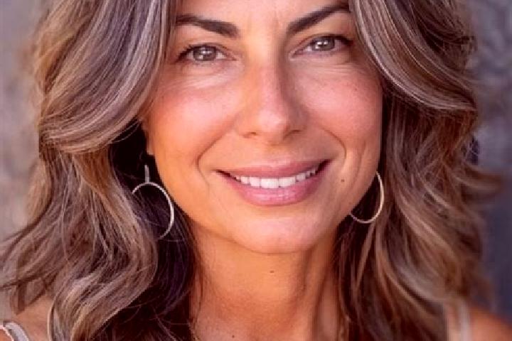 Eleanor, 37, a brunette grey-eyed latina companion based in Narsimhapur. Offering Duos, Deep French Kissing, Erotic Massage. Available for incall and outcall...