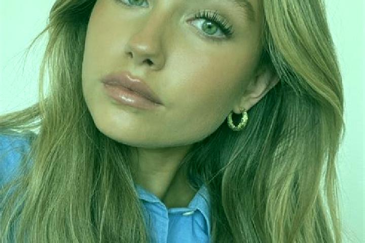 Eleanor, 37, a dark blonde green-eyed mixed companion based in Lonquimay. Offering Party Girl, Duos, A-Level. Available for incall and outcall, day and eveni...