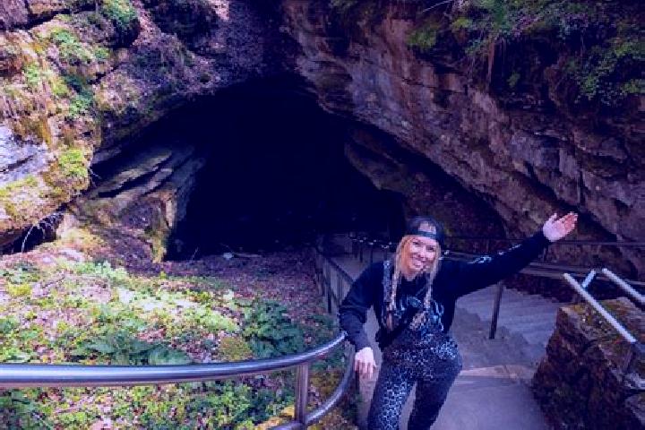 Eleanor, 38 — Escort in Cave City, United States