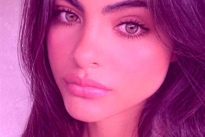 Eleanor, 39, a brunette green-eyed middle eastern companion based in Mascota. Offering Massage, Deep French Kissing, OWO, Travel Companion. Available for inc...