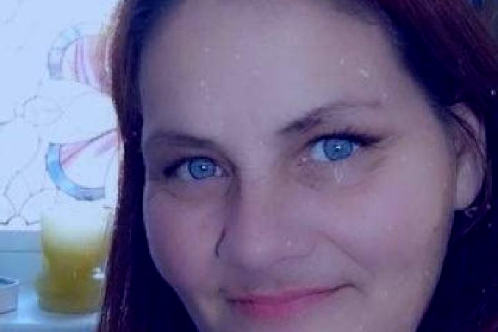 Eleanor, 39, a red dark-eyed slavic companion based in Tresivio. Offering GFE, Prostate Massage. Available for incall and outcall, day and evening dates.