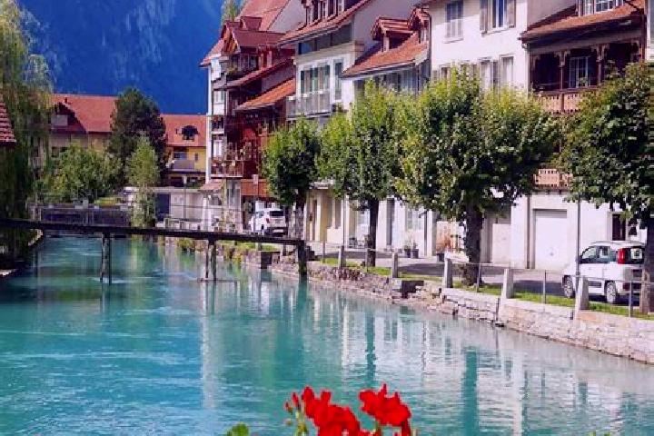 Eleanor, 39 — Escort in Niederburen, Switzerland