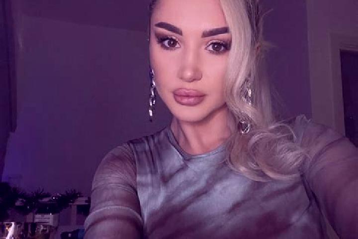 Elizabeth, 20, a blonde dark-eyed middle eastern companion based in Pelarco. Offering A-Level, GFE, Striptease, BDSM, Fetish. Available for incall and outcal...