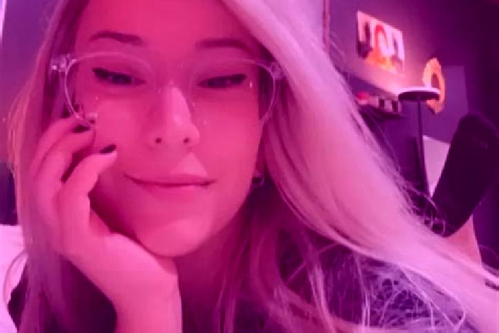 Elizabeth, 20, a blonde grey-eyed asian companion based in Hohenthurm. Offering Striptease, Girlfriend Experience, Erotic Massage. Available for incall and o...