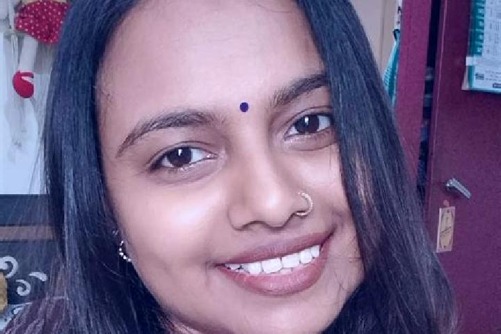 Elizabeth, 20 — Escort in Kadi, India