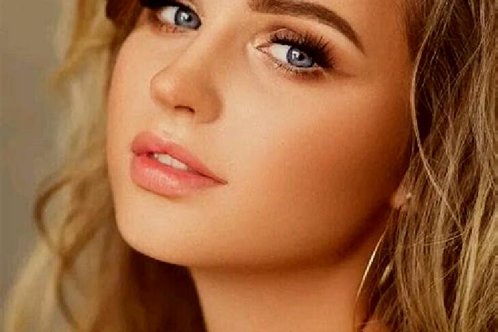 Elizabeth, 21, a dark blonde blue-eyed indian companion based in Varatec. Offering OWO, Duos, Party Girl, Overnight. Available for incall and outcall, day an...