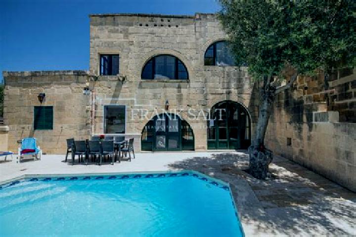 Elizabeth, 21 — Escort in Kercem, Malta