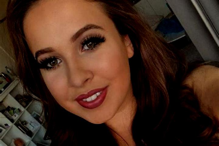Elizabeth, 22, a chestnut amber-eyed caucasian companion based in Lauchhammer. Offering Massage, Striptease, Dinner Date, Erotic Massage. Available for incal...