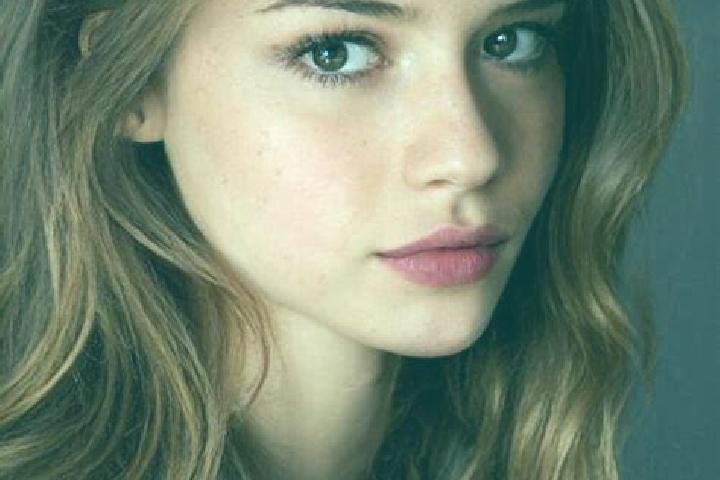 Elizabeth, 22, a chestnut blue-eyed latina companion based in Alabas. Offering A-Level, Travel Companion. Available for incall and outcall, overnight booking...