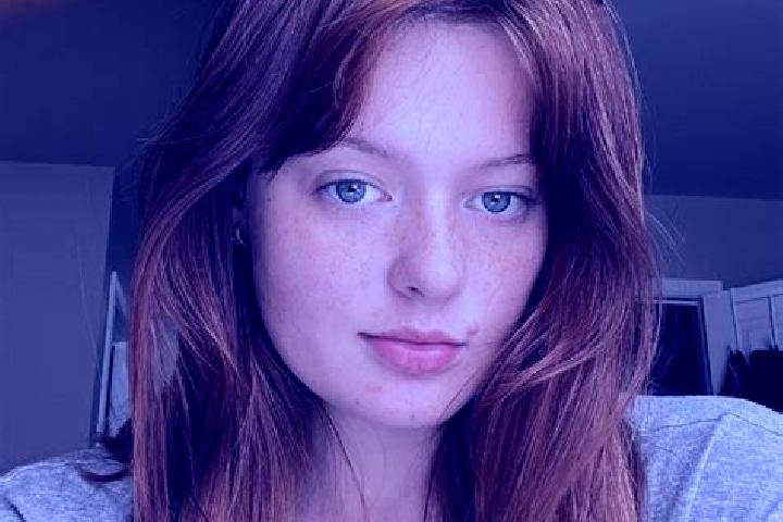 Elizabeth, 22, a chestnut grey-eyed caucasian companion based in San Francisco Cuexcontzi. Offering Massage, Tantra, Dinner Date, Deep French Kissing, Rolepl...