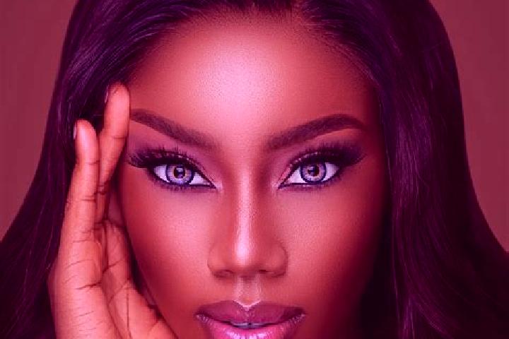 Elizabeth, 22, a red blue-eyed ebony companion based in Salassa. Offering BDSM, Deep French Kissing, Travel Companion, Striptease. Available for incall and o...