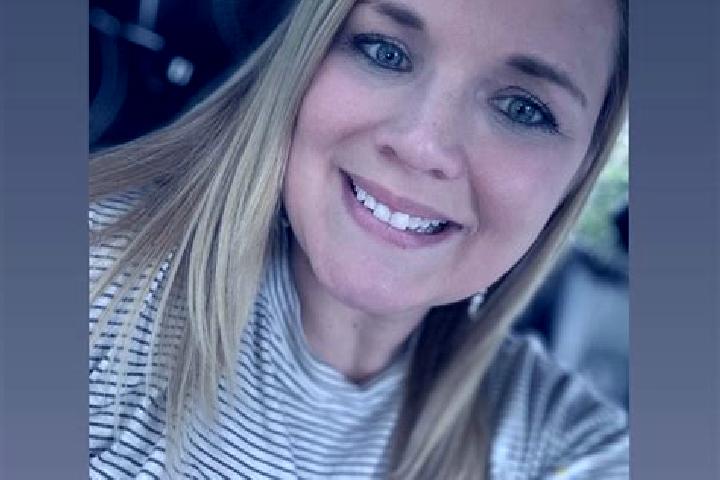 Elizabeth, 22 — Escort in McLeansboro, United States