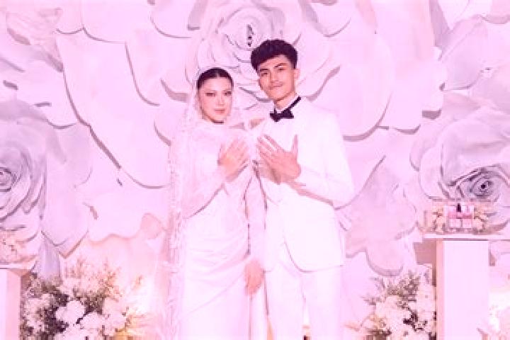 Elizabeth, 22 — Escort in Mega, Indonesia