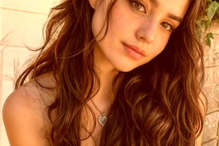 Elizabeth, 23, a brunette hazel-eyed latina companion based in Taman Rajawali. Offering OWO, Domination, Couples. Available for incall and outcall, day and e...