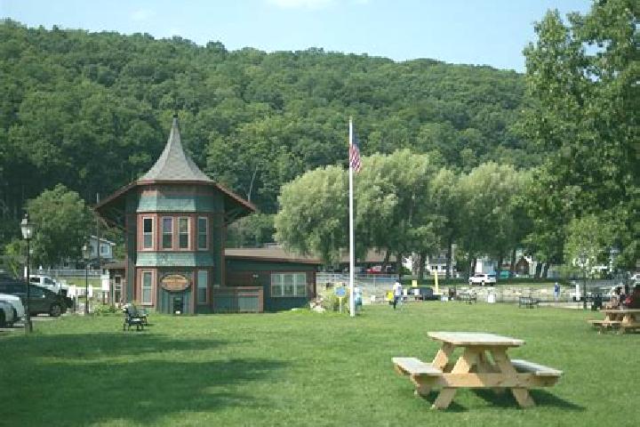 Elizabeth, 23 — Escort in Hammondsport, United States