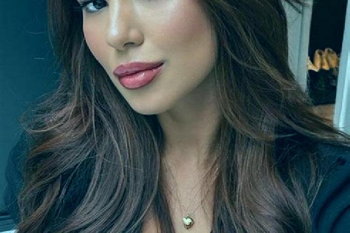 Elizabeth, 24, a chestnut brown-eyed latina companion based in Mamontovo. Offering Couples, A-Level, GFE. Available for incall and outcall, day and evening d...
