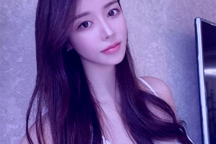 Elizabeth, 24 — Escort in Cukangpanjang, Indonesia