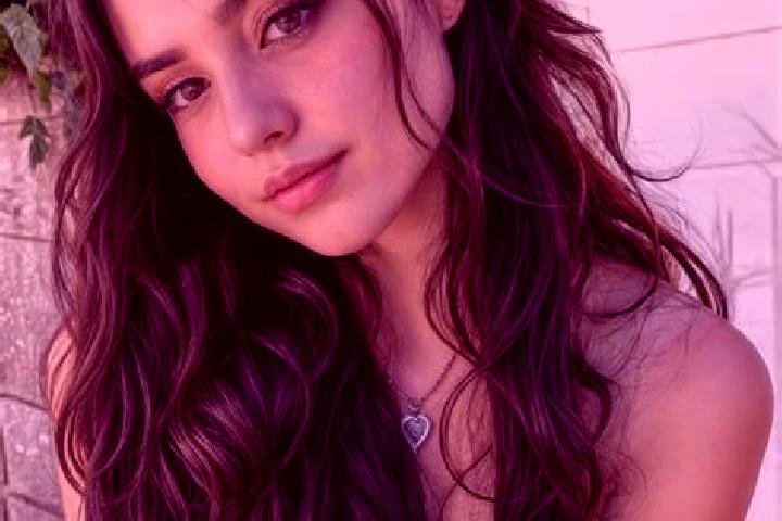 Elizabeth, 25, a auburn hazel-eyed mediterranean companion based in Santa Eufemia del Barco. Offering Striptease, GFE, 69. Available for incall and outcall, ...
